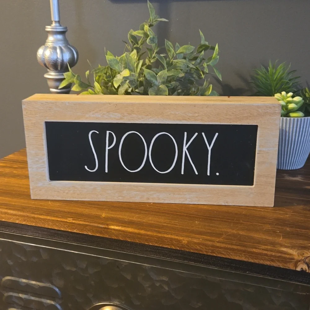 Rae Dunn SPOOKY Sign